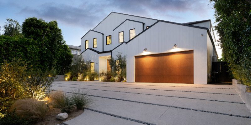 Signs It’s Time for New Garage Doors